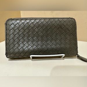Bottega Veneta Long Zip Interatio Leather Wallet
